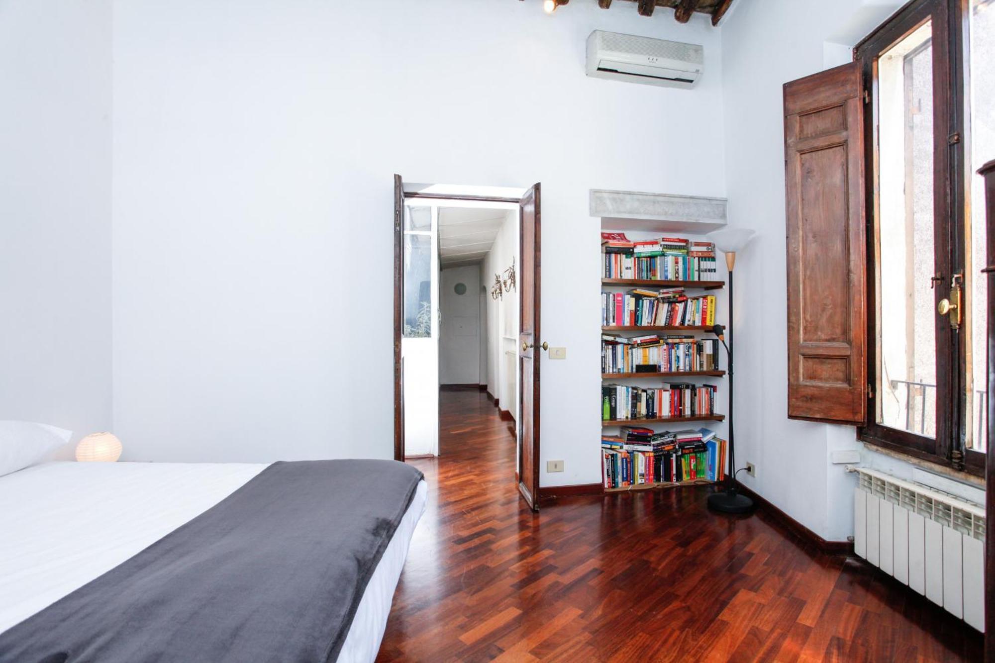 Apartment Above Pantheon Roof Rom